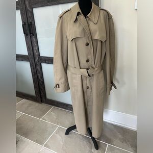 London Fog single breast trench coat size 44 long